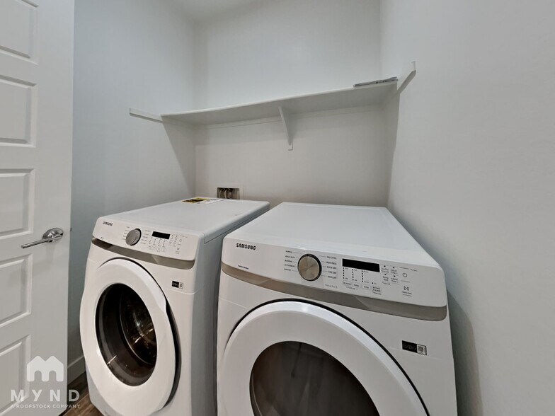 Building Photo - 19353 W Elm St