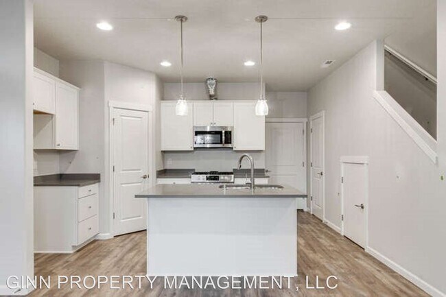 Building Photo - 3 br, 2.5 bath House - 11029 NE 23rd Circle