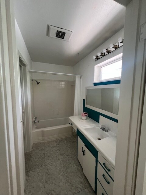 2nd bathroom - 3838 Glen Arbor Dr