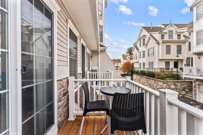 Building Photo - 85 Camp Ave