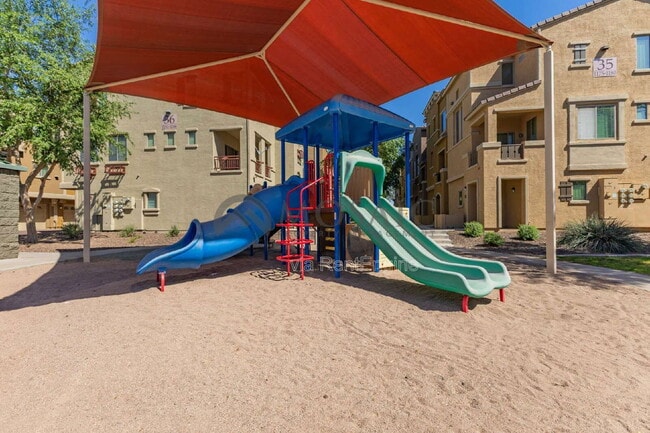 Building Photo - 900 S 94th St