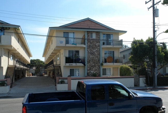 Primary Photo - The Laguna Apartments