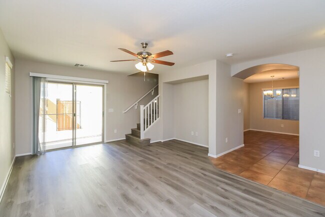 Building Photo - 2456 E Vermont Dr