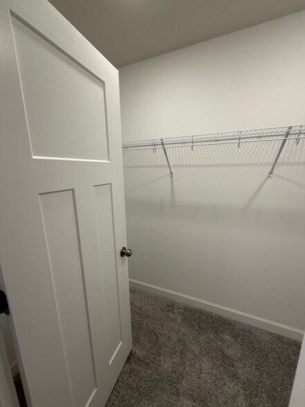 Building Photo - 10604 Heron Ave S