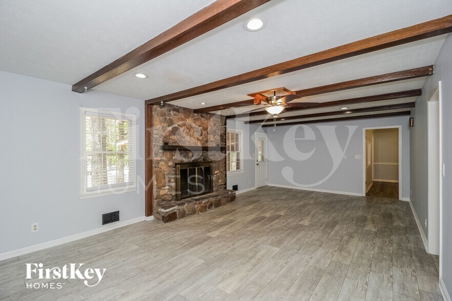 Building Photo - 30 Roving Hills Cir SE