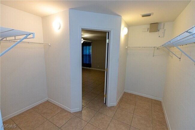 Building Photo - 3073 NW 4th Ave