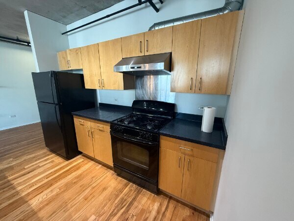 Building Photo - 700 W Van Buren St