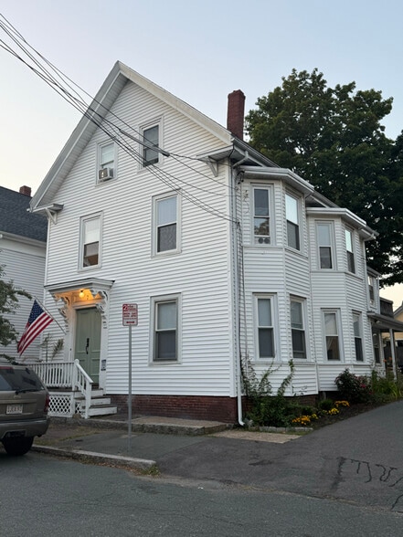 Building Photo - 7 Home St