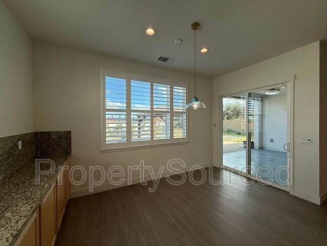 Building Photo - 1136 Crescent Ave