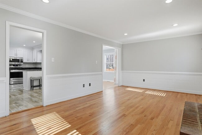 Building Photo - LOVELY 4 BEDROOM HOME IN MONACAN HILLS