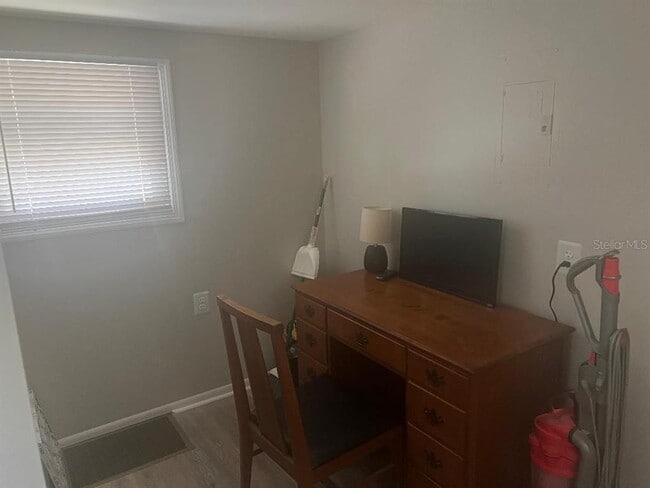 Building Photo - 1949 Hess Dr