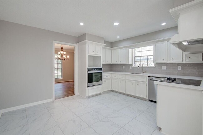 Building Photo - 11918 Glenway Dr