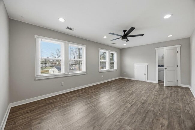 Building Photo - 2455 Lynn Iris Dr