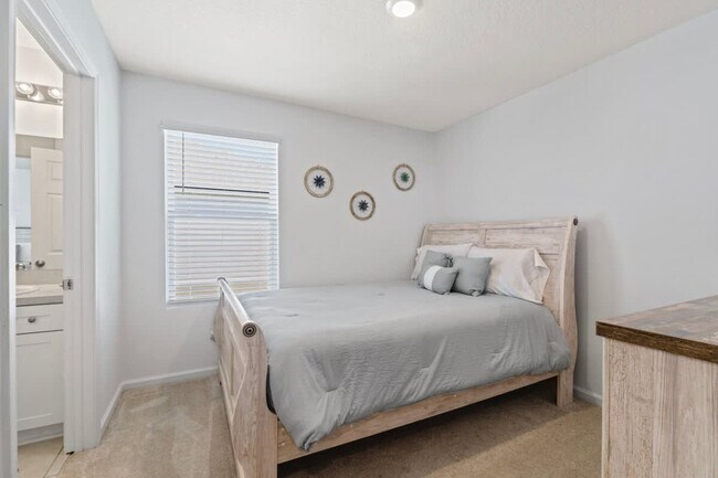 Building Photo - 122 Whispering Brk Dr