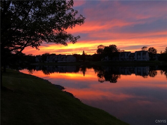 Building Photo - 191 Summerhaven Dr S