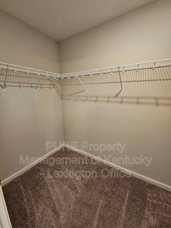 Building Photo - 121 Forester Ct