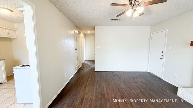 Building Photo - 9608 Elmwood Ave