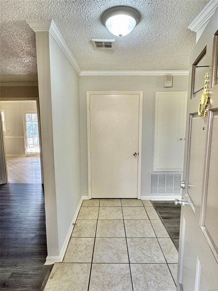 Building Photo - 535 Larkin Ln