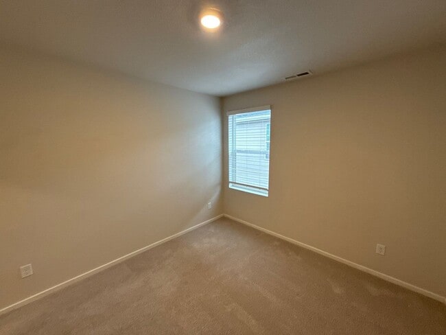 Building Photo - 4770 Daiquiri Ave NE