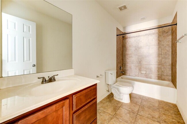 Building Photo - 16003 Peach Bluff Ln