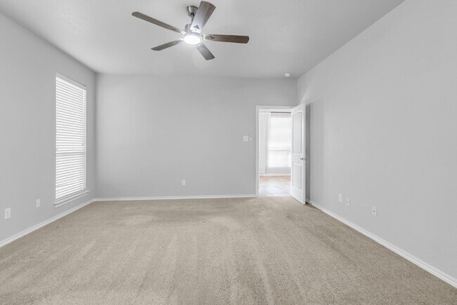 Building Photo - "Spacious 4-Bedroom Home with Chef’s Kitchen and a Master Retreat!"