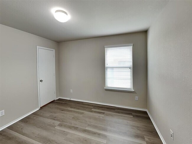 Building Photo - 7335 Winter Song Dr