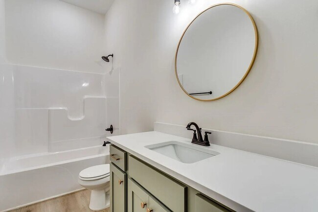 Building Photo - Beautiful and Modern 2 Bedroom