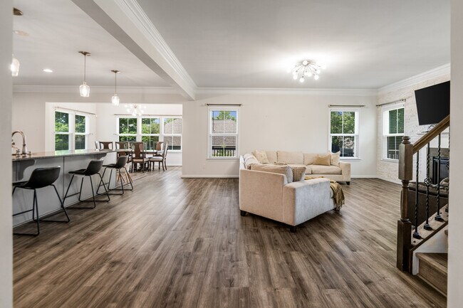 Building Photo - 16848 White Daisy Loop
