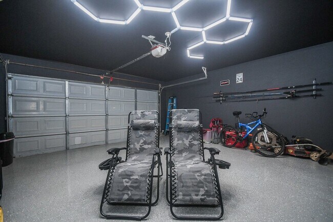 Building Photo - 5823 Knollwood Tr