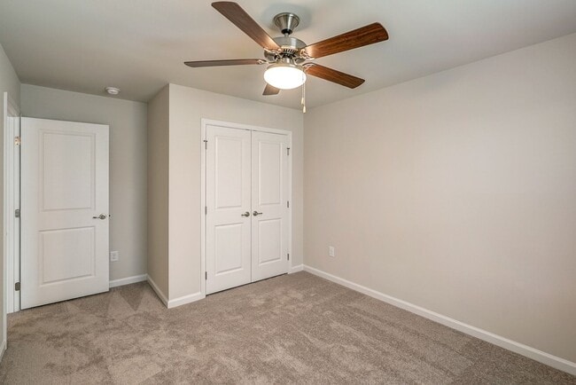 Building Photo - Wonderful townhome