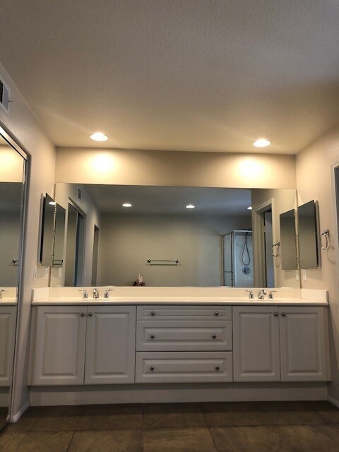 Building Photo - Camelot