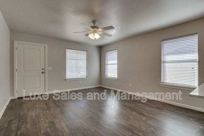 Building Photo - 407 Vail Cir