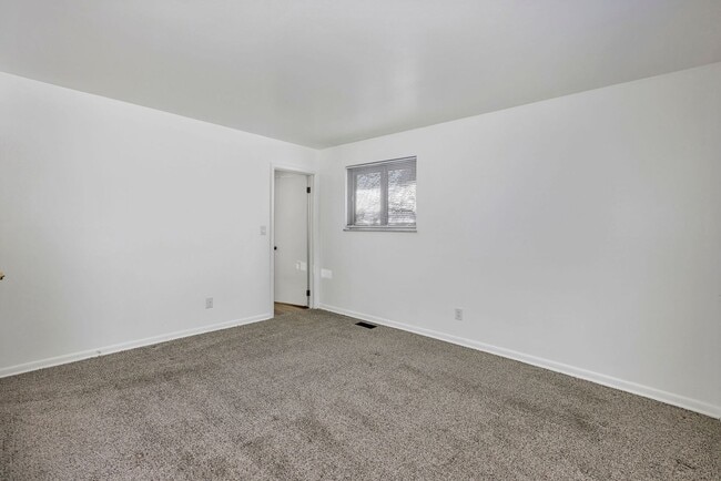 Building Photo - Newly Renovated