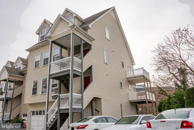 Building Photo - 204 Seneca Way