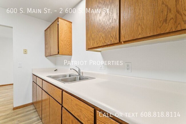 Building Photo - 600 S Main St