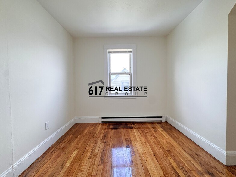 Building Photo - 26 Royal St