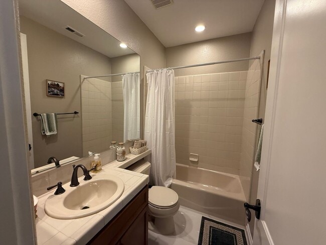 Building Photo - Stonebrook Estates-3 Bedrooms, 3351 SQFT of Luxury & Entertainment