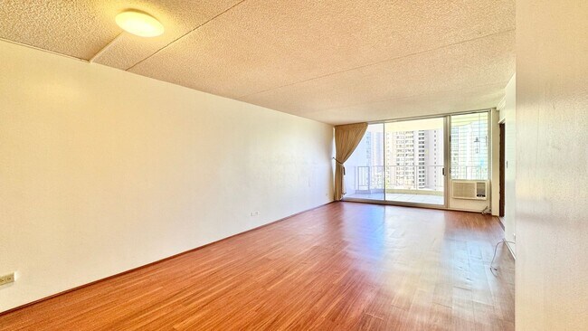 Building Photo - CONVENIENTY LOCATED AND SPACIOUS 2BD/2BA C...