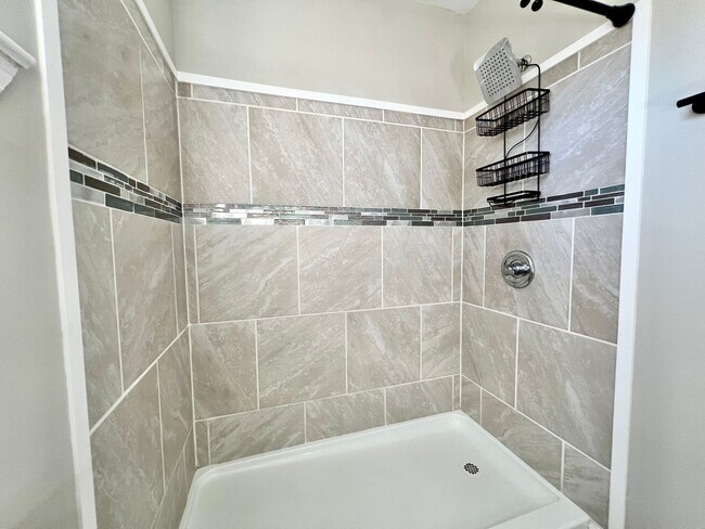 Building Photo - COMING MID-MAY 2026! (Pet Friendly)