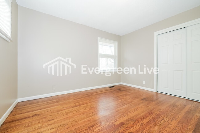 Building Photo - 6101 E 148th Ter