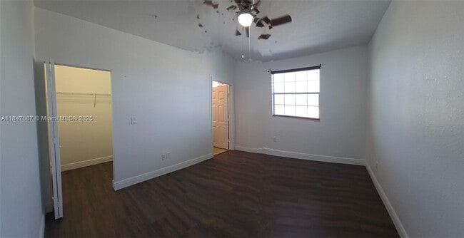 Building Photo - 929 SW 147th Ave
