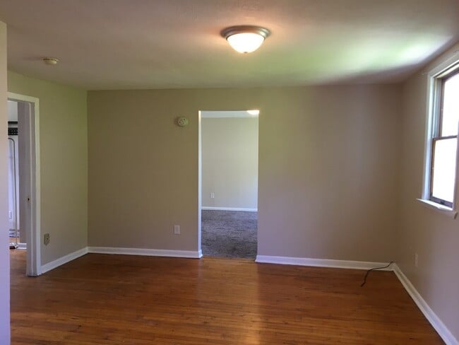 Dining/Living Room - 1406 Butternut St