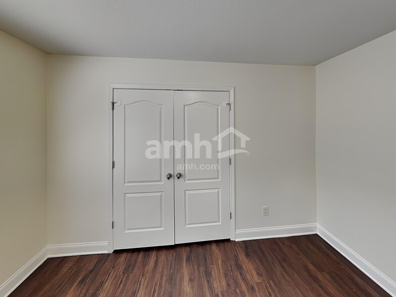 Building Photo - 1684 Woods Ln