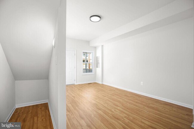 Building Photo - 1424 William St
