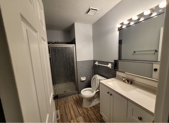 Building Photo - 2 bed 2.5 bath Townhouse condo in Butler Township