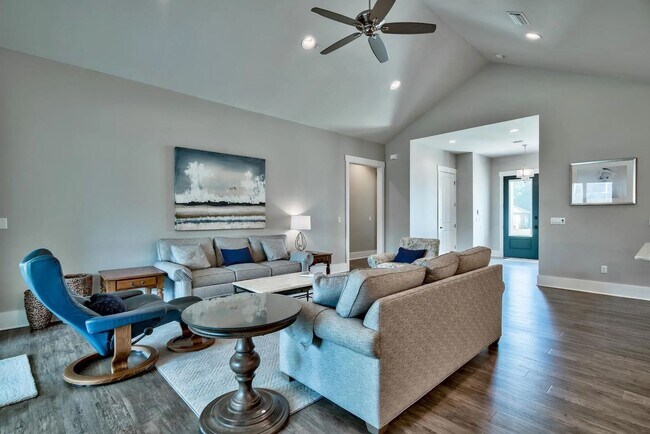 Building Photo - 989 Forest Shore Dr