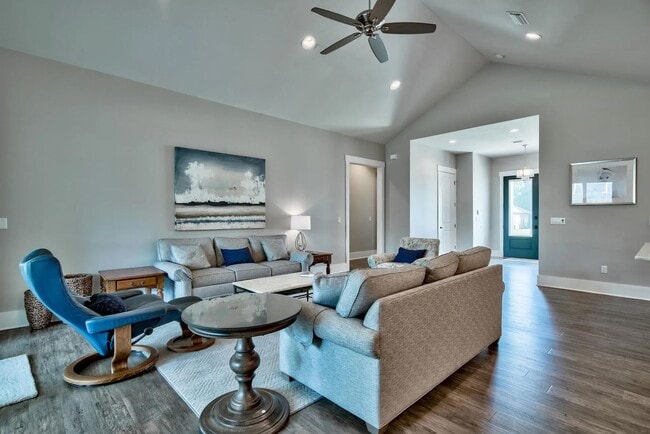 Building Photo - Spacious 4-Bedroom Home for Long-Term Lease in Holiday Shores | Miramar Beach, FL