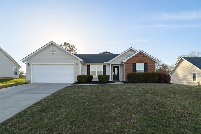 Primary Photo - (Coming Soon) Charming 3 Bedroom Ranch in ...