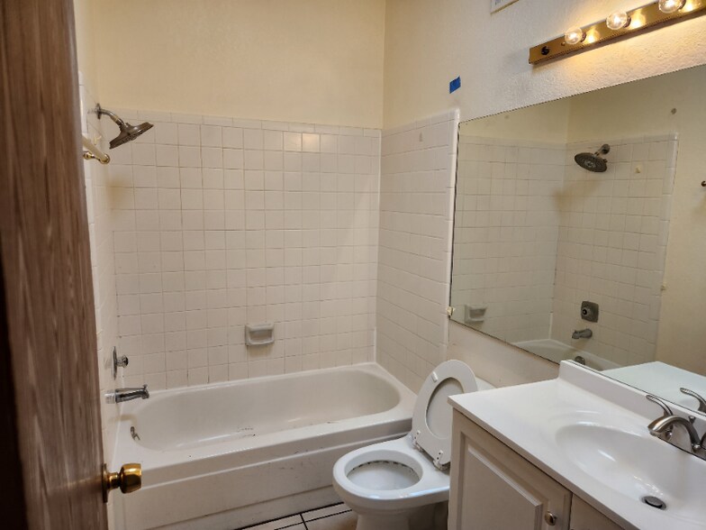 Building Photo - 9660 E Quail Pl