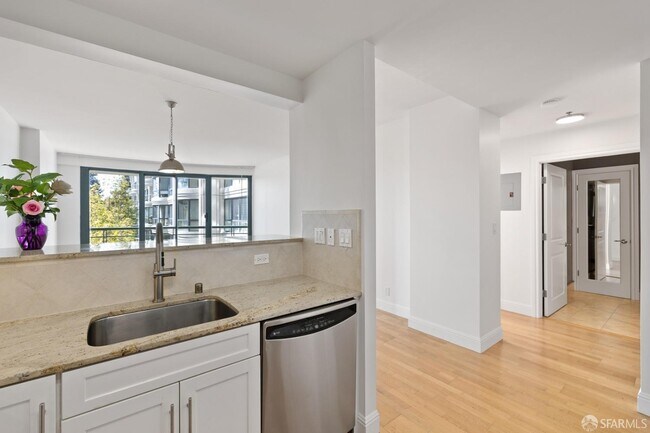 Building Photo - 300 3rd St